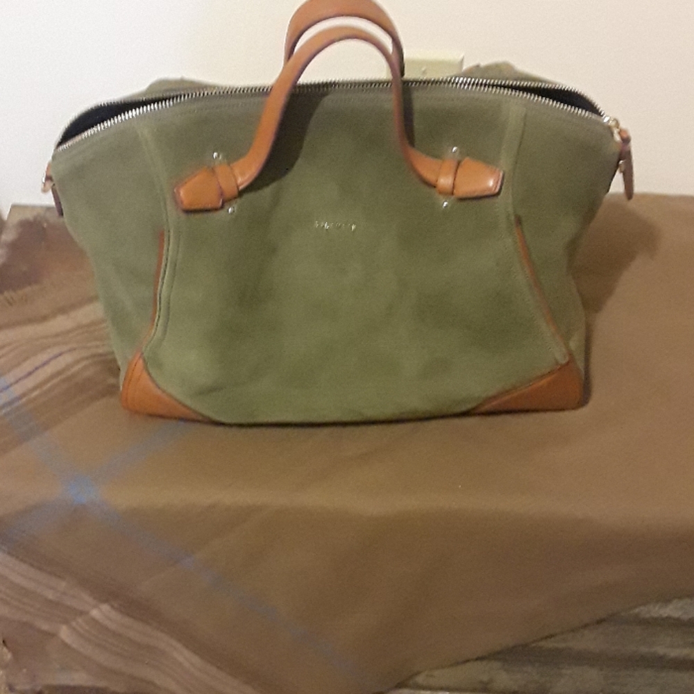 Large satchel or briefcase.